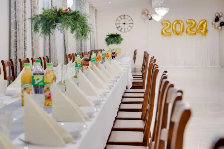 Sala bankietowa przygotowana na przyjęcie