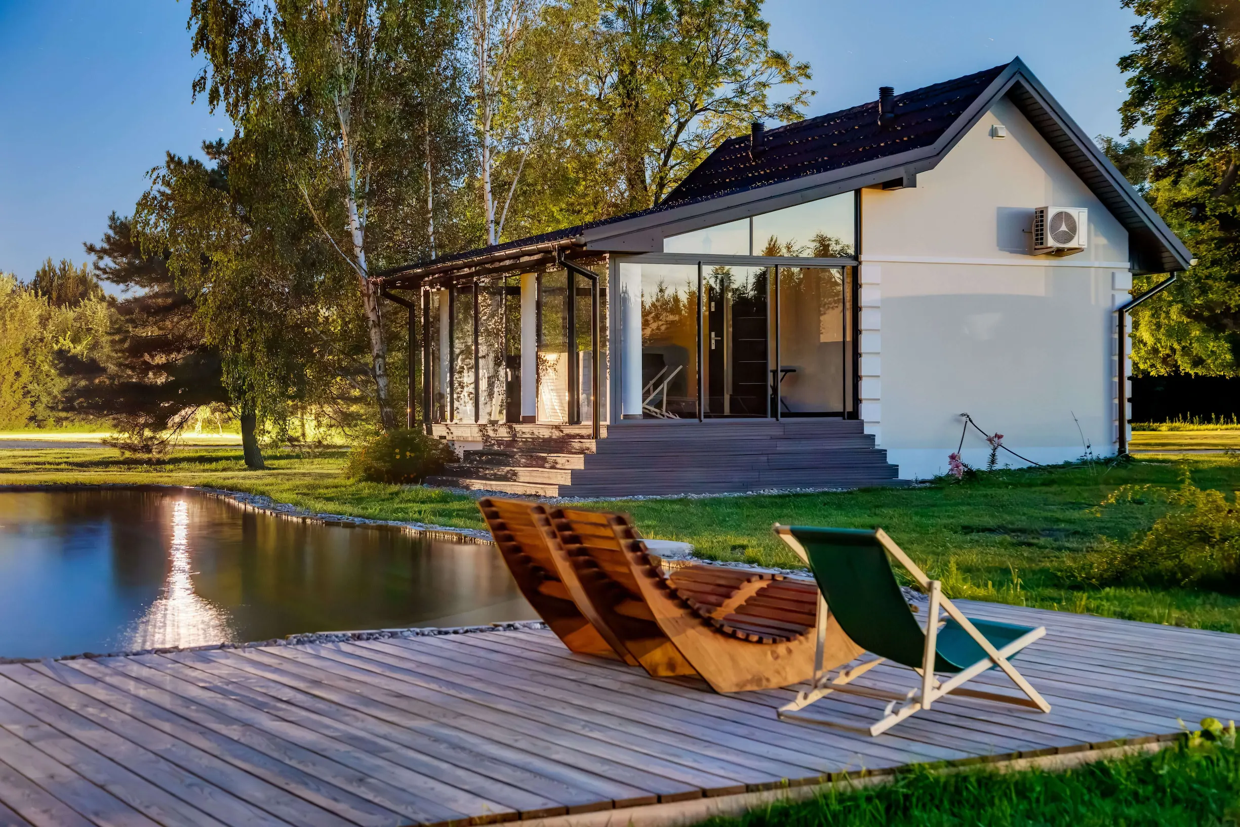 Przeszklony domek Mini SPA nad stawem kąpielowym w Folwarku Żabowo